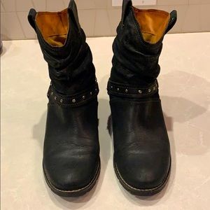 Sofft short slouchy boots